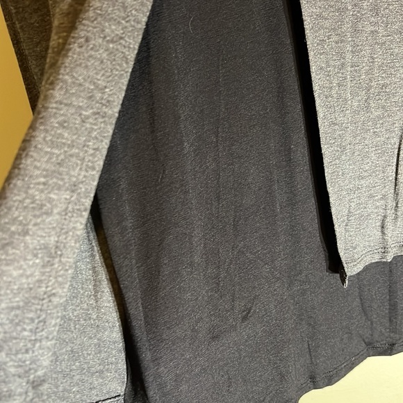 NWOT Celeste GREY & BLACK Tunic  EXQUISITE BACK BUTTON DETAIL - Picture 5 of 6